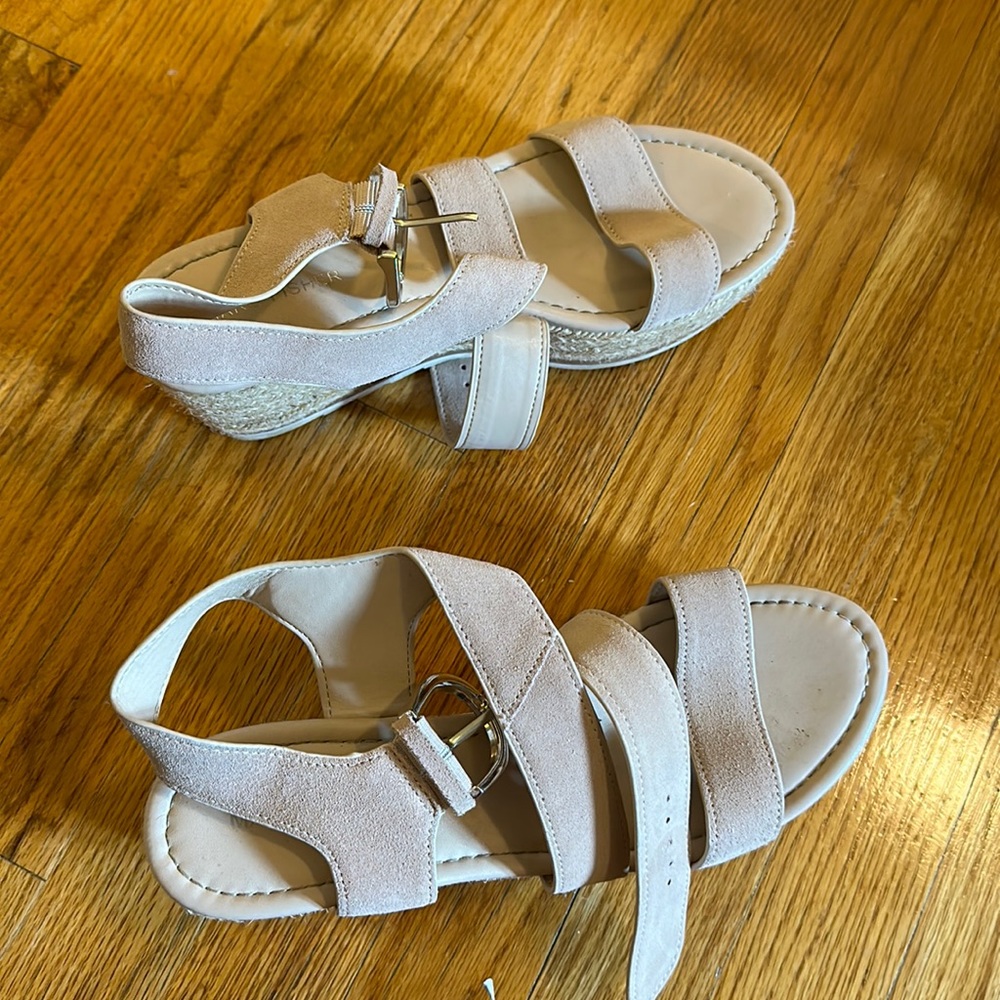 Marc Fisher wedges